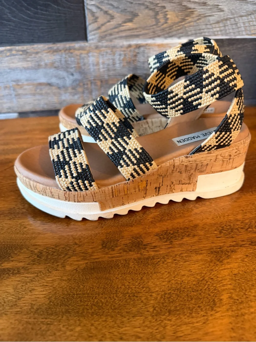 Steve Madden Black and Natural Woven Espadrille Platform Sandals size 6